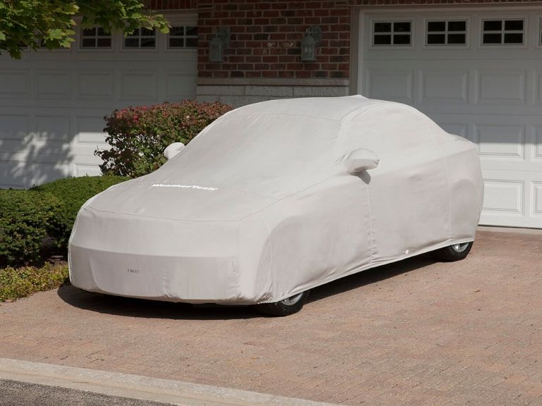 Bạt dù che ô tô được thiết kế hiện đại có thể che phủ được gần như toàn bộ bề mặt xe 