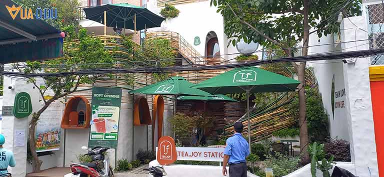 Dù đứng tâm vuông 2m trang trí quán cafe